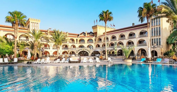 Le Chateau Lambousa Hotel