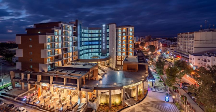 Novel Centre Point Hotel